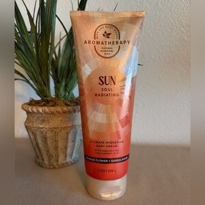 Bath & Body Works Aromatherapy Sun Soul Radiating Orange Flower and Sandalwood